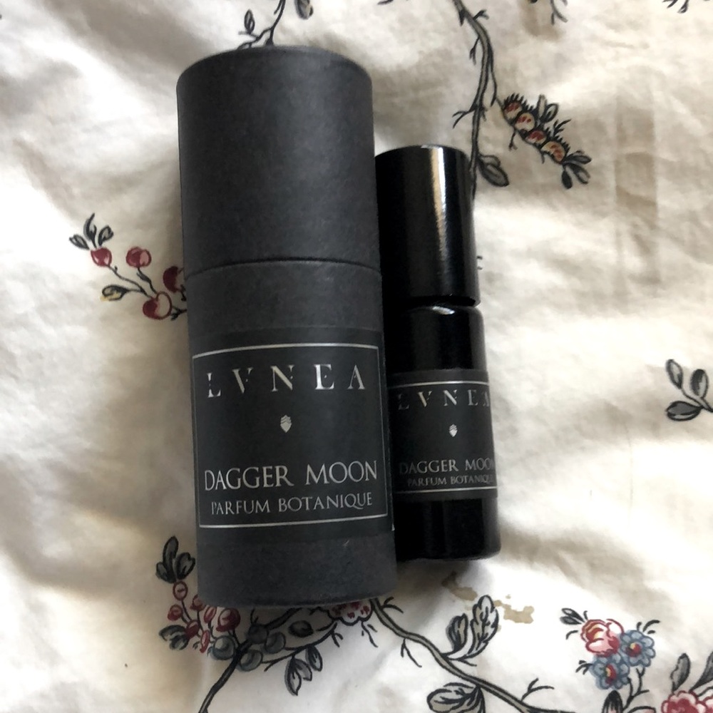 Lvena dagger Moon perfume oil